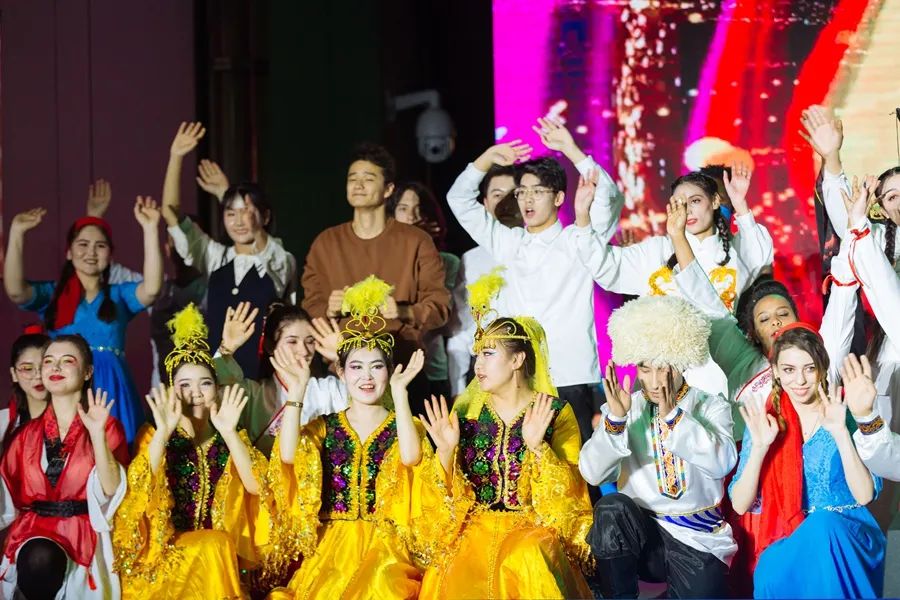 &nbsp; &nbsp; &nbsp;据了解，本次活动采用线上为主、线下为辅的形式，还将举行陕西省国际员工文化艺术周巡演、陕西省国际教育发展研讨会、汉唐教育文化产业发展对话、陕西高校中外老员工书法笔会、中小学国际理解教育研讨会。